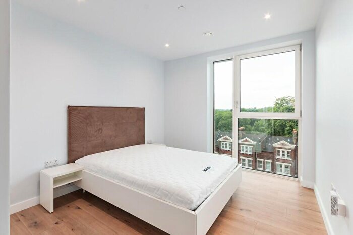 3 Bedroom Flat To Rent In Uncle Deptford, Evelyn Street, London, SE8