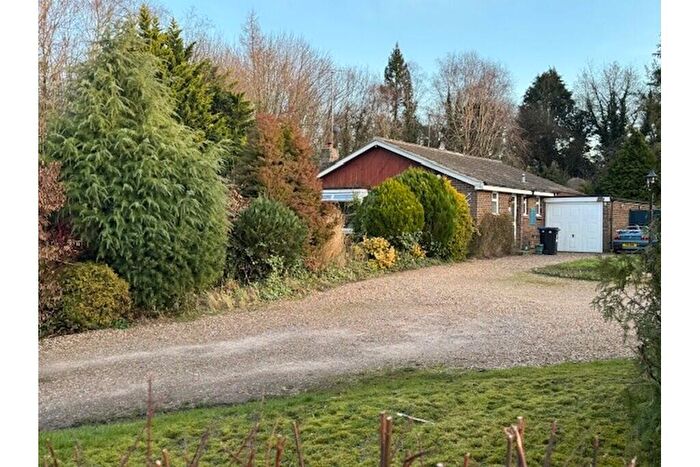 3 Bedroom Bungalow To Rent In Abercorn Way, Woking, Surrey, GU21