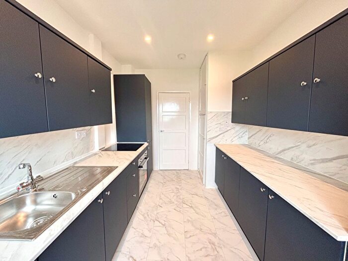3 Bedroom Flat To Rent In Lochlea Road, Glasgow, G43