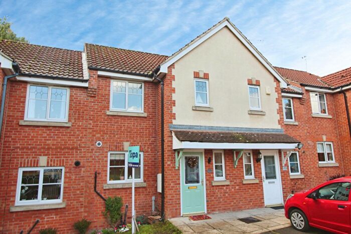 2 Bedroom Terraced House For Sale In Oast House Croft, Wakefield, WF3
