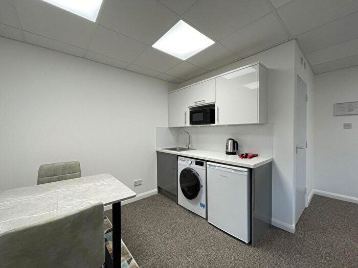 Apartment To Rent In Wilbury Villas -, S42