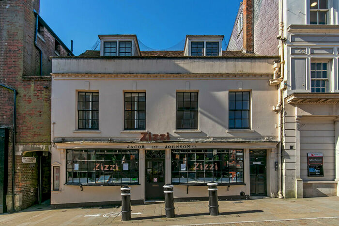 2 Bedroom Apartment To Rent In High Street, Winchester, SO23