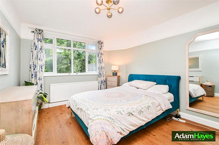 2 Bedroom Flat For Sale In Eversleigh Road, Finchley, N3
