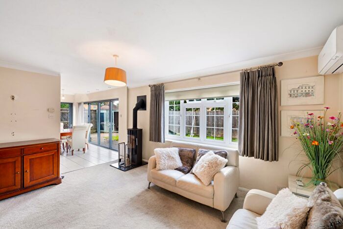 3 Bedroom Link Detached House For Sale In Ref: Sm - Baden Drive, Horley, RH6