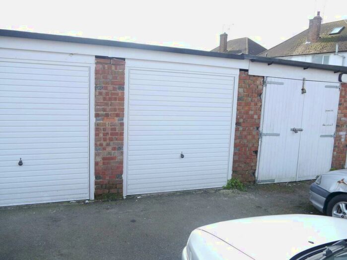 Garage / Parking To Rent In Crawford Road, Hatfield, AL10