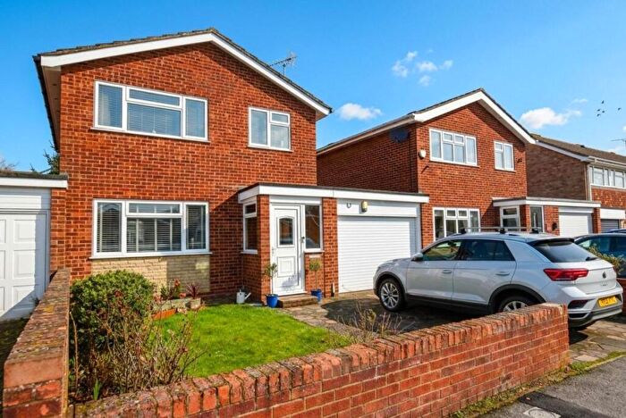 3 Bedroom Link Detached House For Sale In Hither Blakers, South Woodham Ferrers, CM3