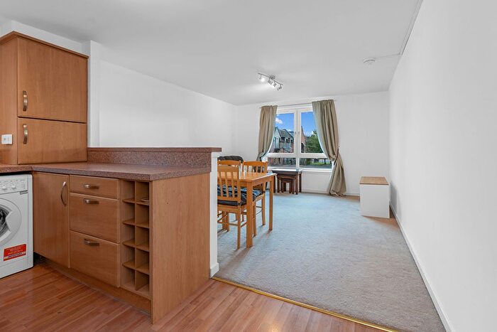 2 Bedroom Flat To Rent In New Mart Place, Chesser, Edinburgh, EH14