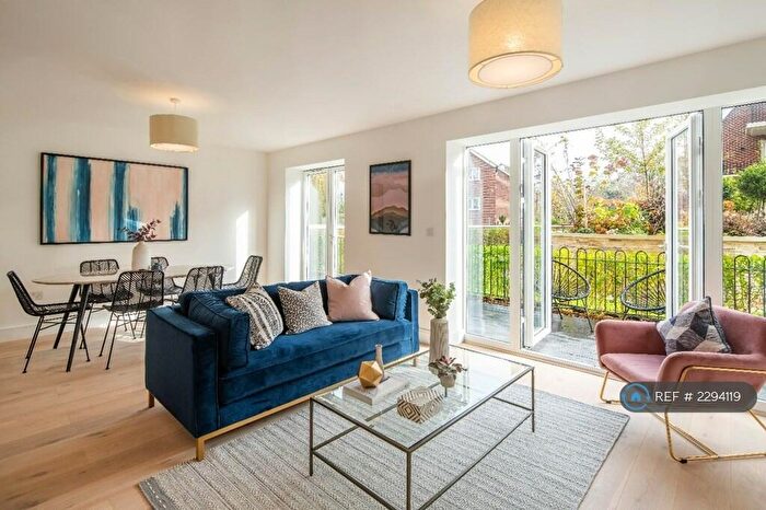 2 Bedroom Flat To Rent In London, London, N20