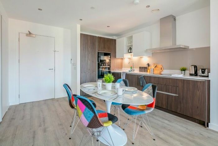 2 Bedroom Flat To Rent In Lockside Lane, Salford, M5