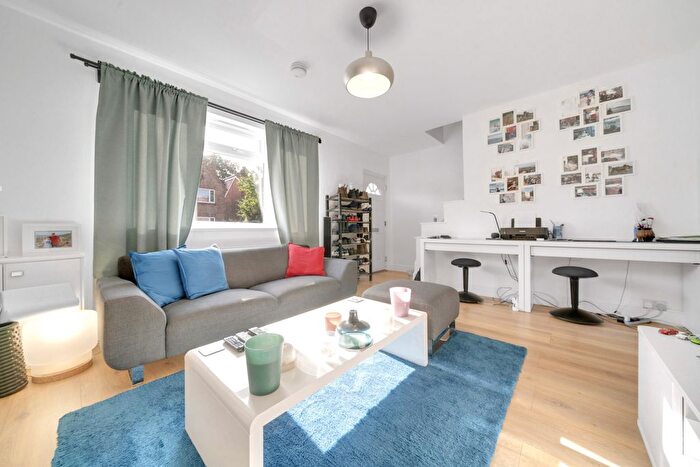 2 Bedroom Terraced House To Rent In Mead Road, Richmond, Surrey, TW10