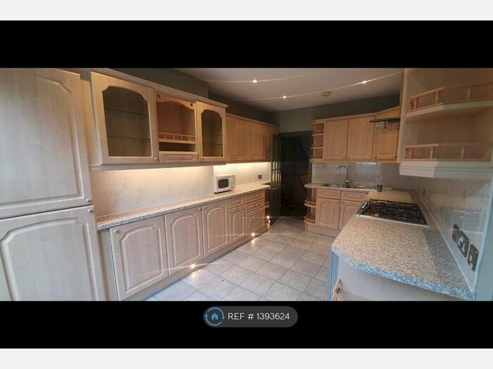 3 Bedroom Maisonette To Rent In Jedburgh Street, London, SW11