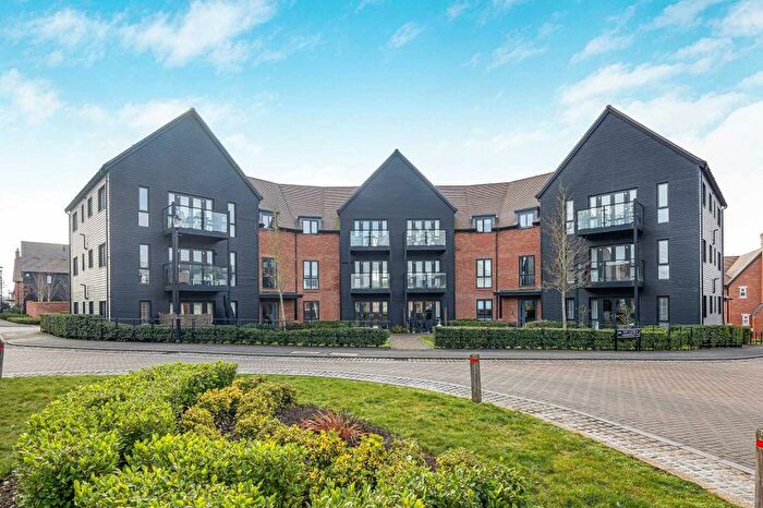 2 Bedroom Flat For Sale In Barnsletts, Rotherfield Greys, RG9