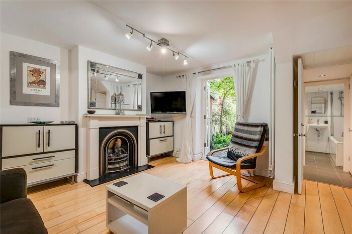 Studio To Rent In Wilton Square, Islington, N1