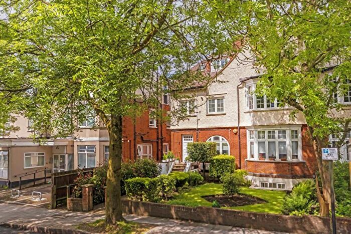 2 Bedroom Flat To Rent In Platts Lane, London, NW3