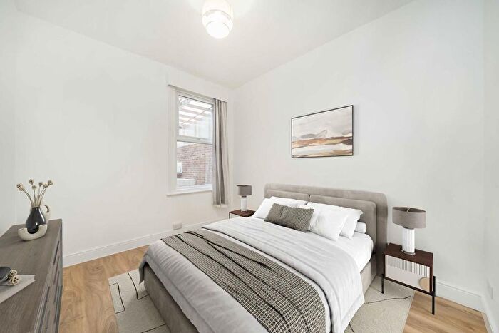 4 Bedroom Property To Rent In Noyna Road, Tooting, SW17