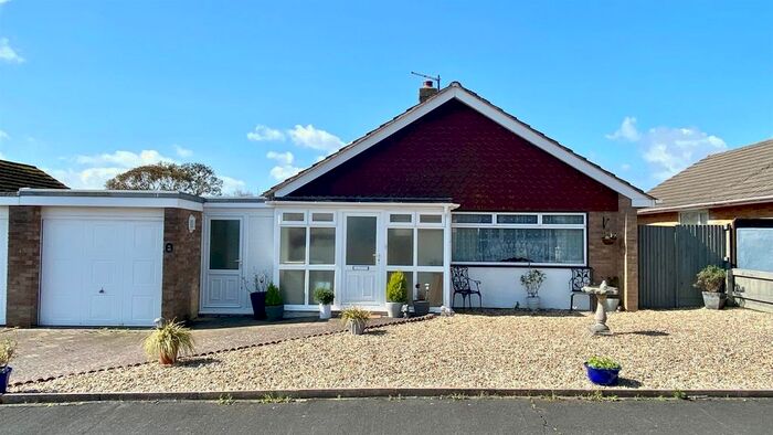 2 Bedroom Detached Bungalow For Sale In Curve Acre, Braunton, EX33