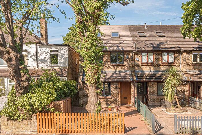 4 Bedroom Property To Rent In Oak Avenue, Hampton, TW12