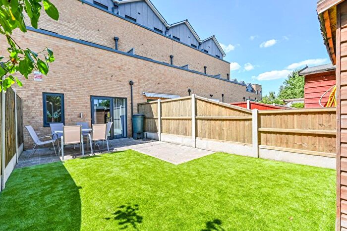 4 Bedroom Terraced House To Rent In Thornbury Way, Walthamstow, London, E17