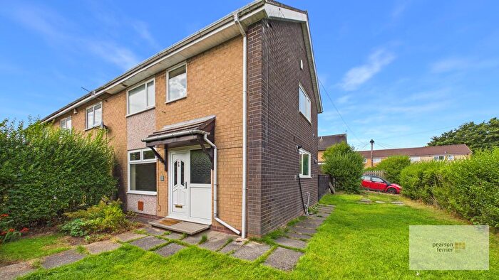 2 Bedroom Town House For Sale In St Andrews Close, Ramsbottom, BL0