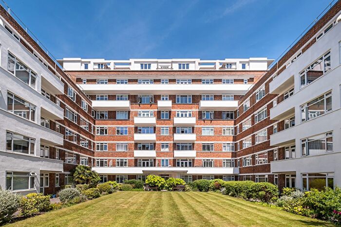 2 Bedroom Flat For Sale In Upper Richmond Road, London, SW15