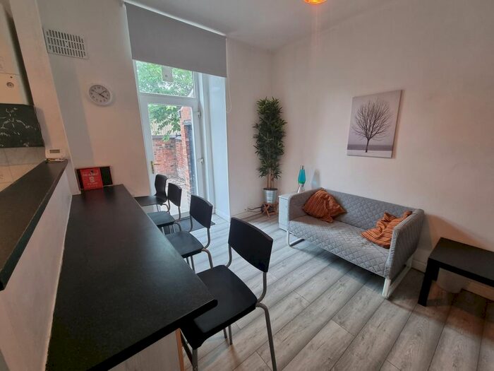 4 Bedroom Terraced House To Rent In Olney Street, Manchester, M13