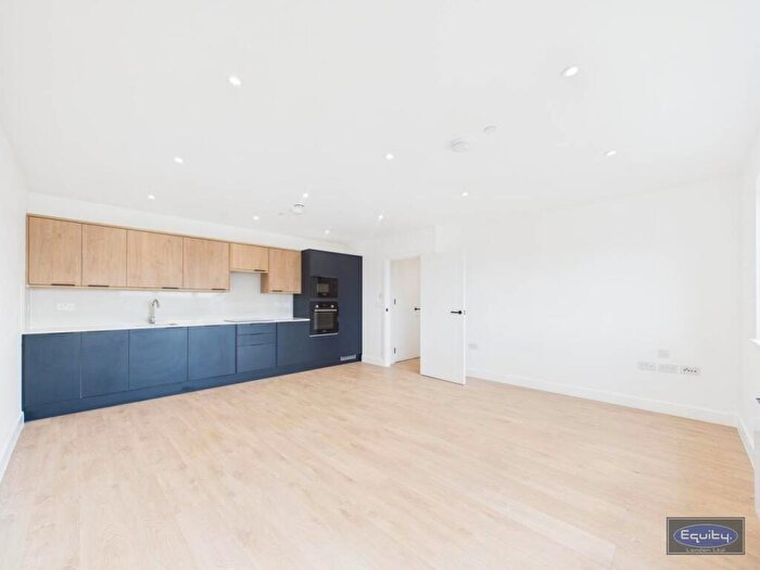 2 Bedroom Flat To Rent In Heather Court, Progressive Close, Sidcup, DA14