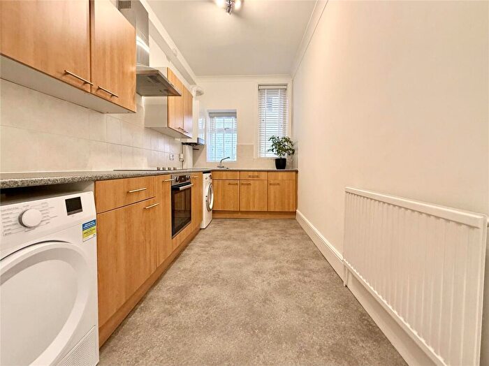 2 Bedroom Apartment To Rent In West Cliff Gardens, Bournemouth, Dorset, BH2