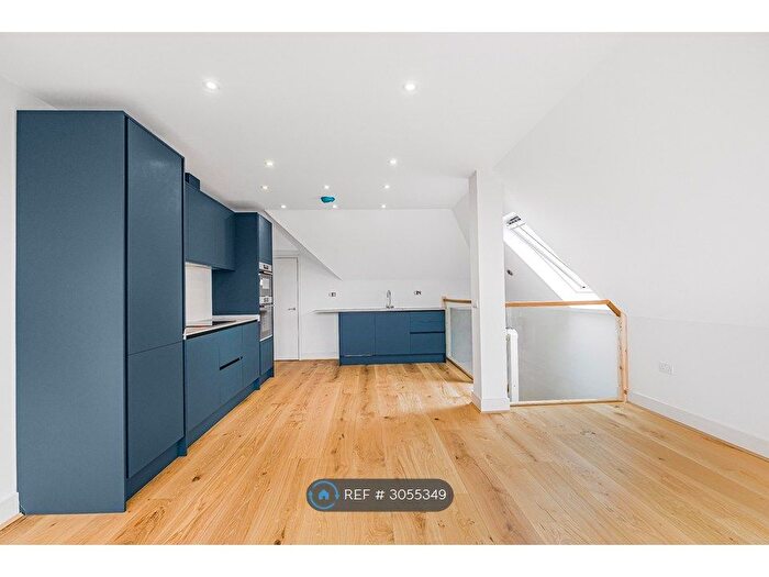 3 Bedroom Flat To Rent In Bow Lane, London, N12