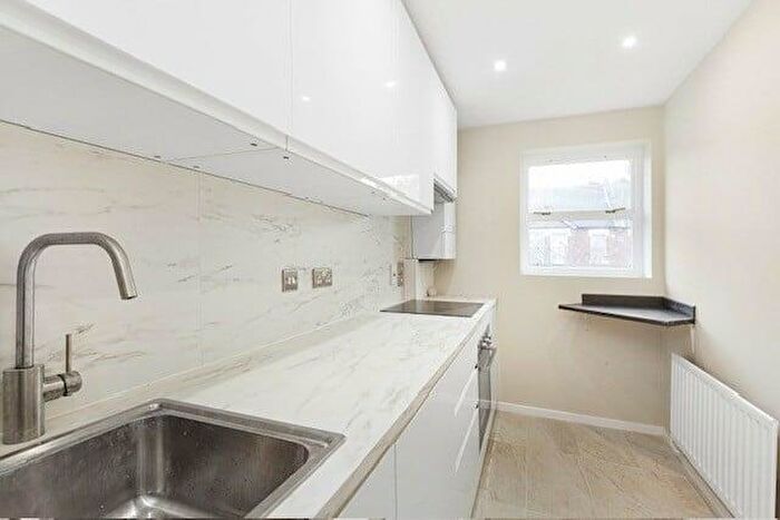 1 Bedroom Flat To Rent In Dovecote Gardens, SW14