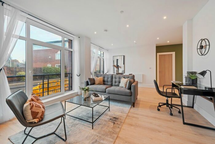 2 Bedroom Flat To Rent In Pyrcroft Road, Chertsey, KT16