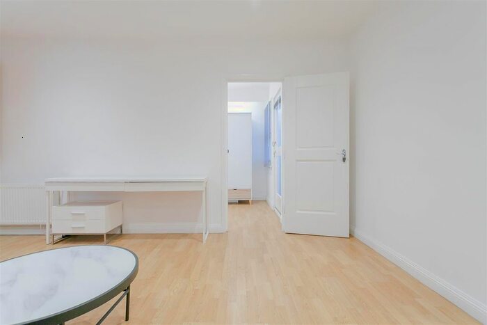 1 Bedroom Flat To Rent In Courtfield Gardens, South Kensington, SW5