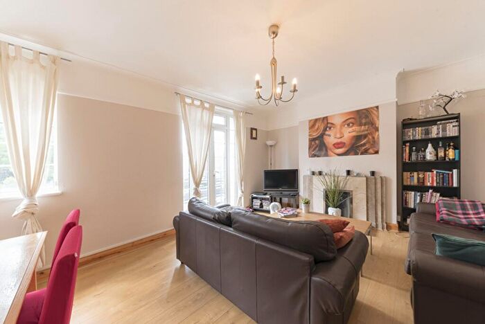 3 Bedroom Flat To Rent In Kings Gardens, West End Lane, West Hampstead, NW6