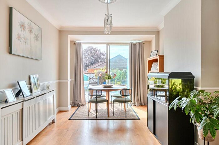 3 Bedroom Terraced House For Sale In Reigate Avenue, Sutton, Surrey, SM1