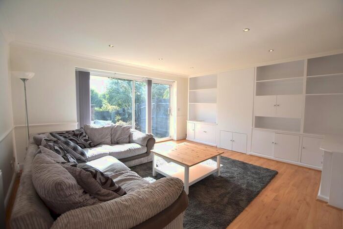 3 Bedroom End Of Terrace House To Rent In Laurel View, Woodside Park, London, N12