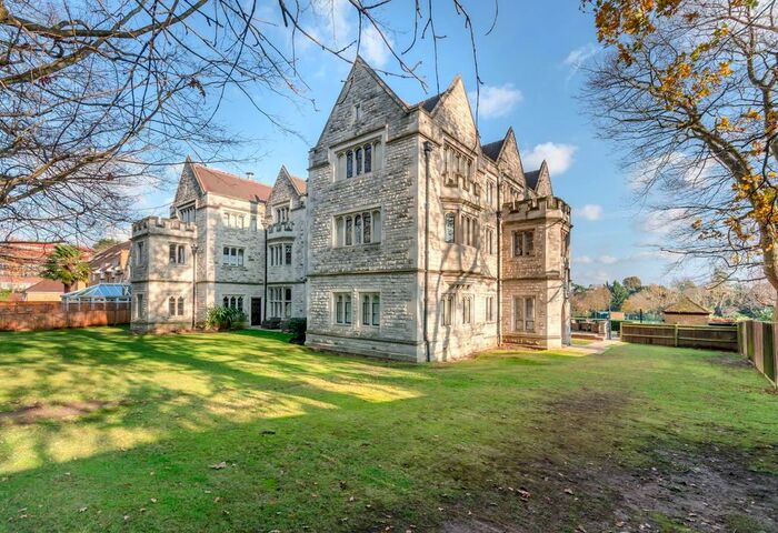 2 Bedroom Flat To Rent In Queensmere House, Wimbledon, London, SW19