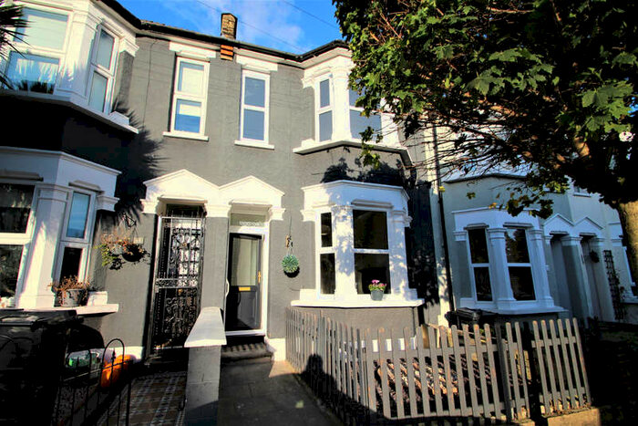 2 Bedroom Terraced House To Rent In Oxford Road, Woodford, IG8