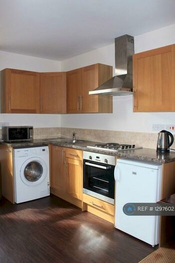 Studio To Rent In Hawks Road, Kingston Upon Thames, KT1