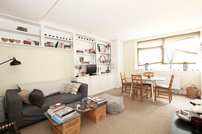 2 Bedroom Flat To Rent In Arundel Gardens, Notting Hill, W11