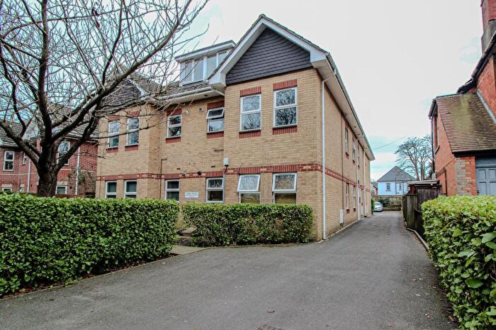 2 Bedroom Apartment To Rent In Richmond Park Road, Bournemouth, BH8
