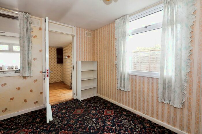 2 Bedroom Bungalow For Sale In Wood Lane, Wolverhampton, West Midlands, WV10
