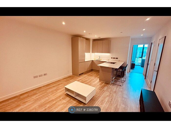 1 Bedroom Flat To Rent In Queen Street, Salford, M3