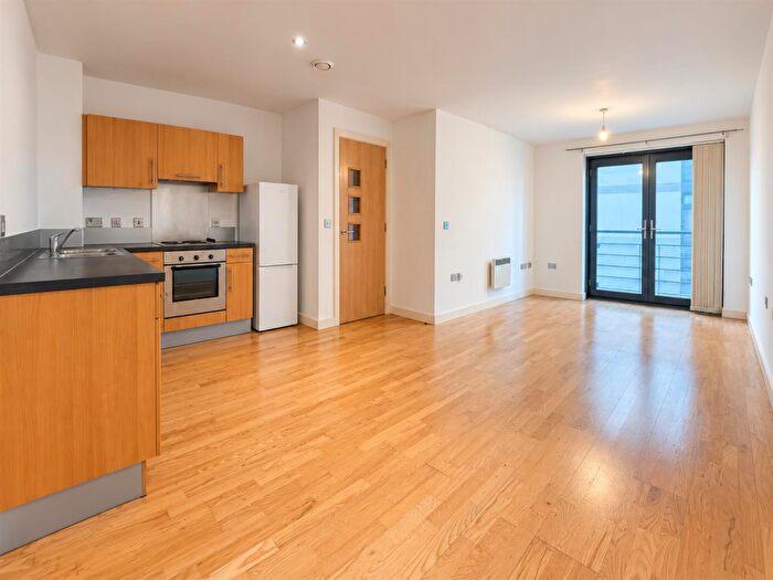 2 Bedroom Flat To Rent In Waterloo Apartments, Waterloo Street, LS10