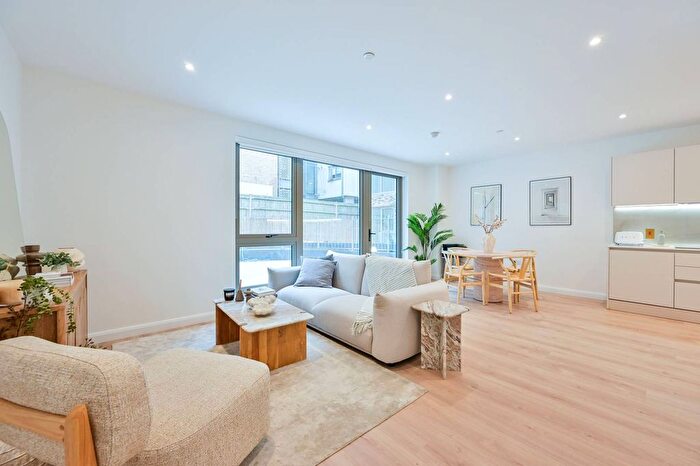 2 Bedroom Flat To Rent In Solomons Passage, Peckham Rye, London, SE15