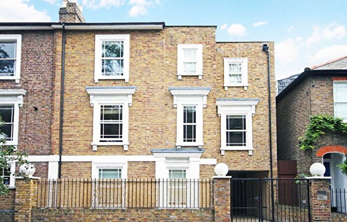 2 Bedroom Flat To Rent In Arragon Road, Twickenham, TW1