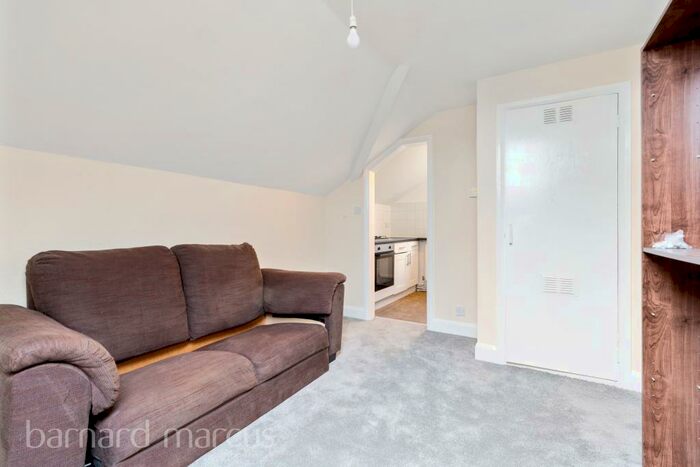 Studio To Rent In St. James's Road, Croydon, CR0