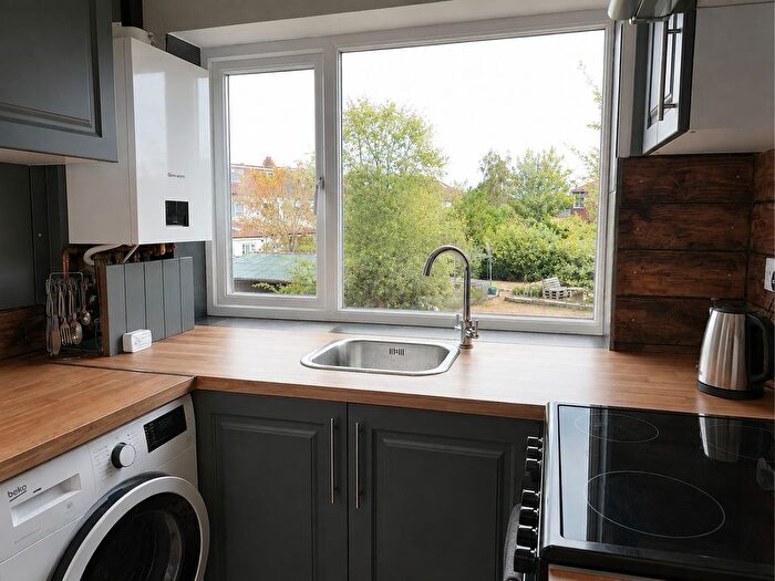 2 Bedroom Maisonette To Rent In Oxtoby Way, London, SW16