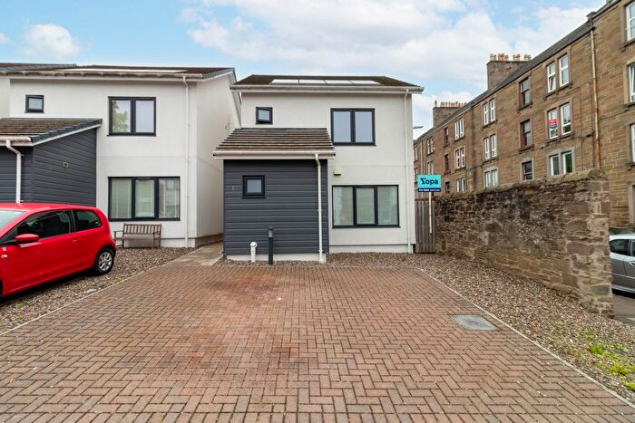 3 Bedroom Detached House For Sale In Molison Street, Dundee, DD4