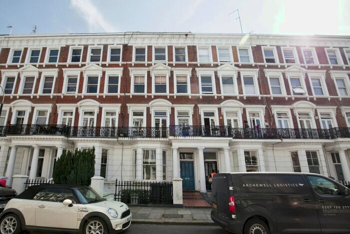 2 Bedroom Flat To Rent In Maclise Road, London, W14