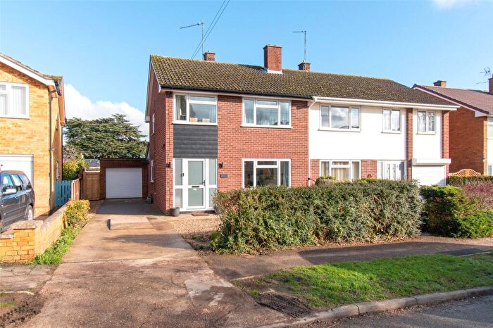 3 Bedroom Semi-Detached House For Sale In Walnut Way, Ickleford, Hitchin, Hertfordshire, SG5