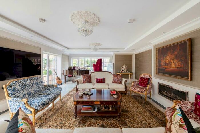 5 Bedroom Terraced House To Rent In Chandos Way, Hampstead Garden Suburb, NW11